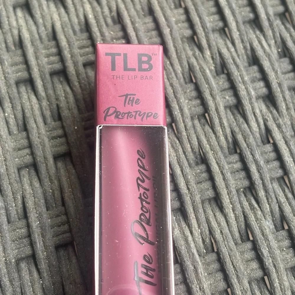 NWT The Lip Bar Lip Oil - Shade color One of One - item perfect but box squished